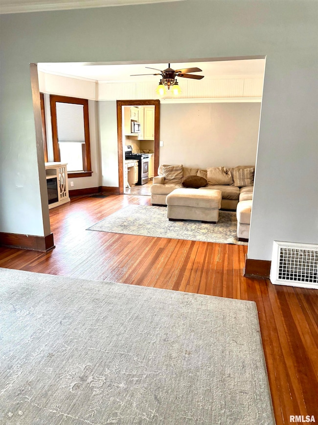 1022 Grand Ct, Davenport, IA 52803 - photo 4