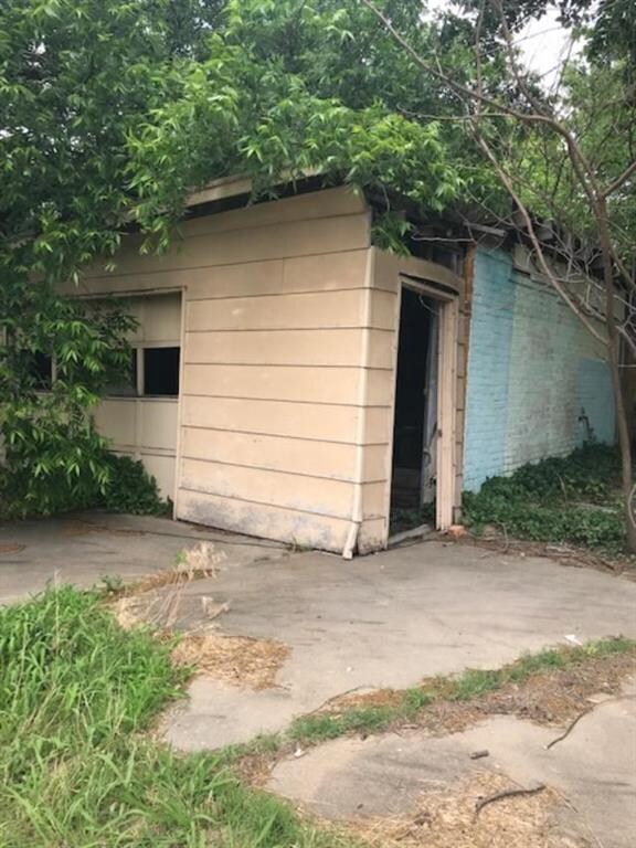 1502 N Market Ave, Shawnee, OK 74804 - photo 2