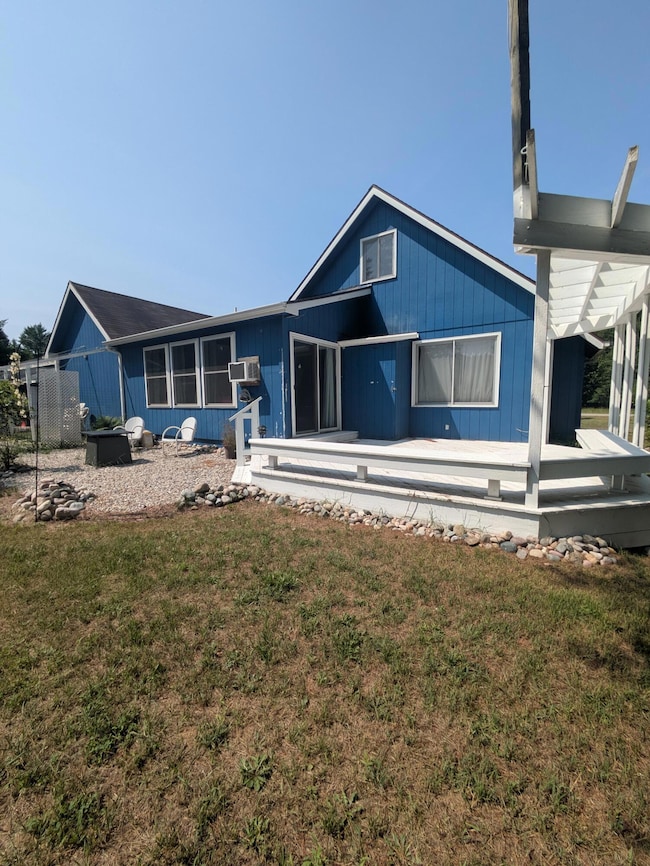 113 Whispering Pines Ct, Roscommon, MI 48653 - photo 3