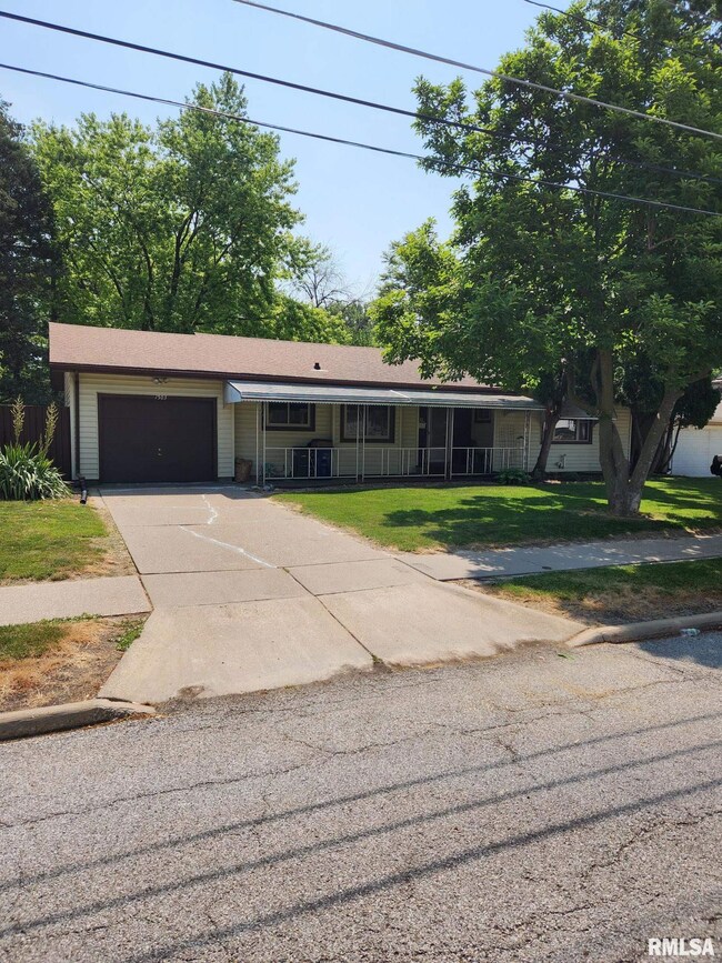 1503 14th St, Bettendorf, IA 52722 - photo 2