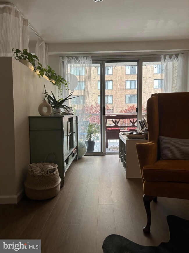 Potomac Plaza Terraces unit 216, Washington, DC 20037 - photo 6