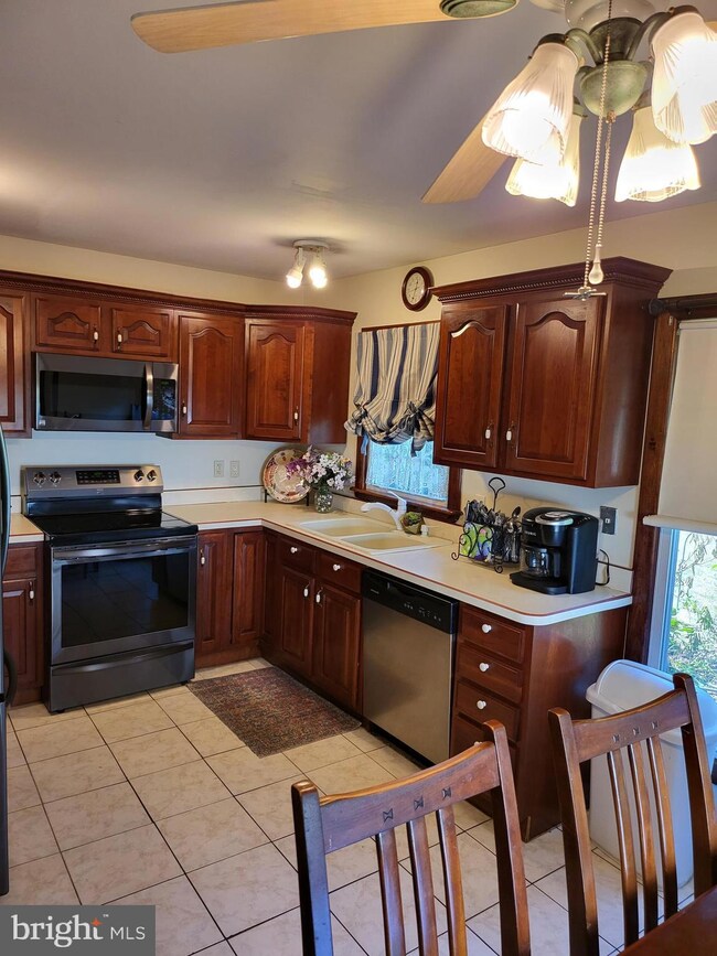 110 Pennypacker Dr, Willingboro, NJ 08046 - photo 5