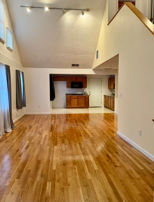 38 N Main St unit 2R, Carver, MA 02330 - photo 4