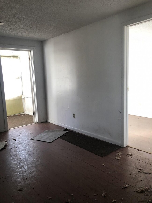 915 Strong St, Schenectady, NY 12307 - photo 4