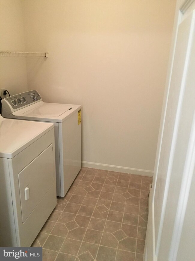 14052 Sweet Vale Dr, Hagerstown, MD 21742 - photo 6