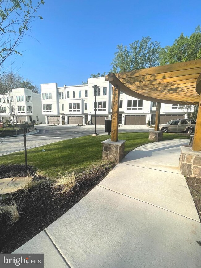 3705 Glenmoor Reserve Ln, Chevy Chase, MD 20815 - photo 4