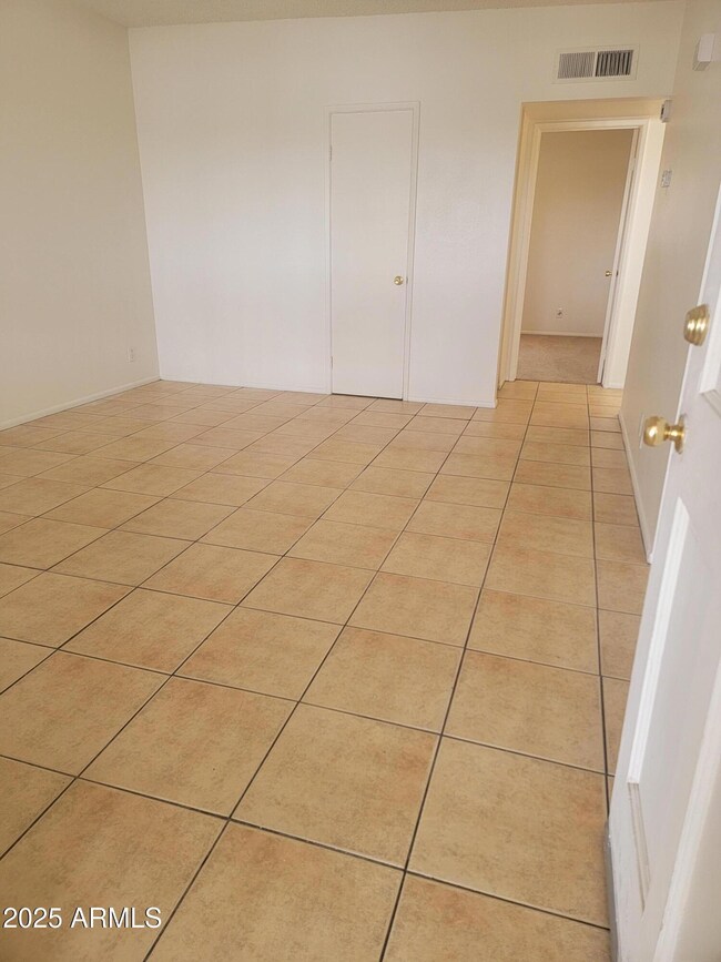 1101 N Wedgewood Dr unit C, Mesa, AZ 85203 - photo 5