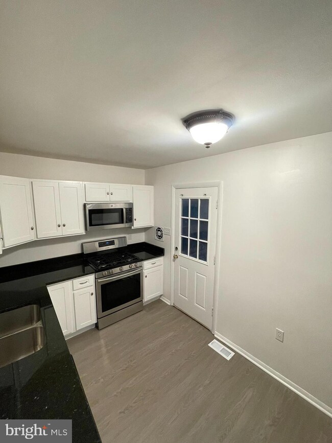 8200 Tomlinson Ct, Severn, MD 21144 - photo 7