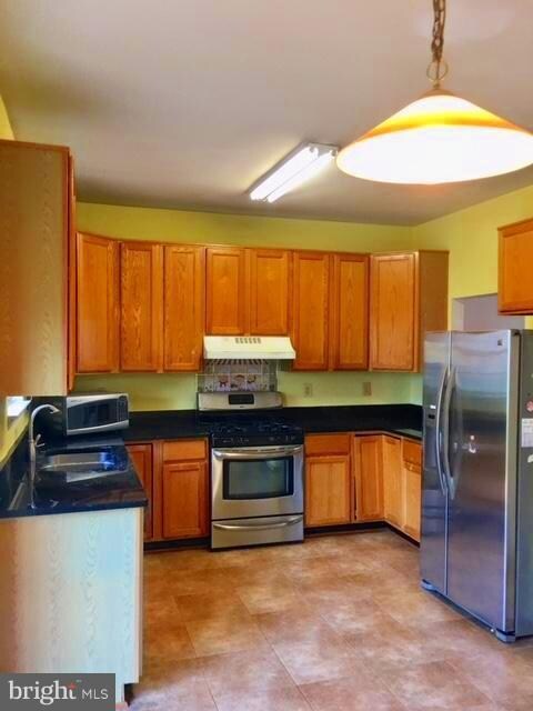 13106 Plotner Farm Rd, Herndon, VA 20171 - photo 7