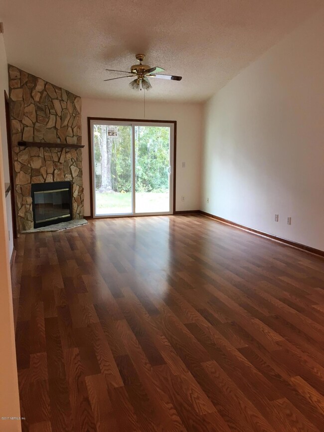 7822 Aquarius Cir S, Jacksonville, FL 32216 - photo 2