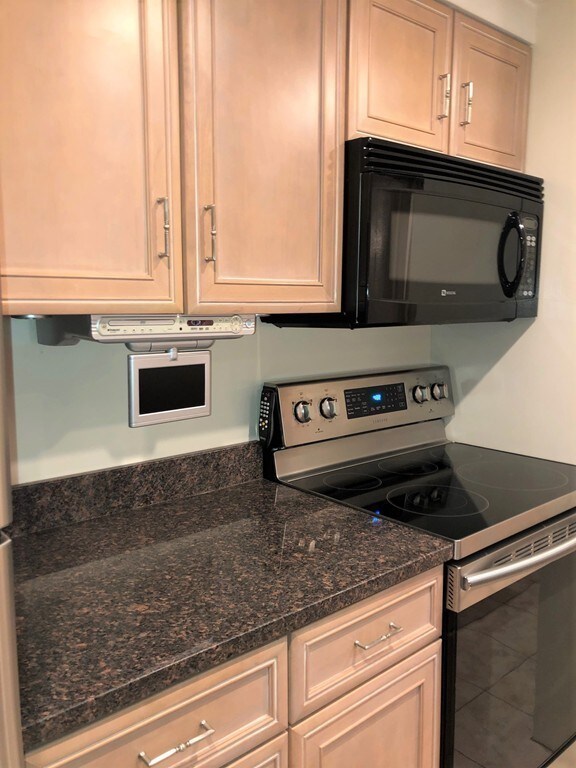 62 Barrows St unit 1, Norton, MA 02766 - photo 6