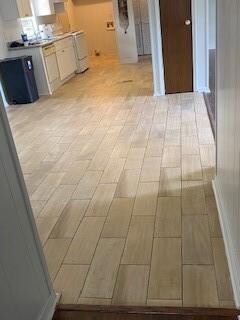 FRONT HALL VIEWING BREAKFAST ROOM & KITCHEN