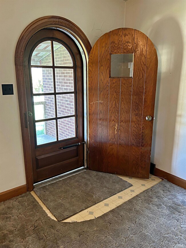 512 E Broadway St, Loogootee, IN 47553 - photo 3