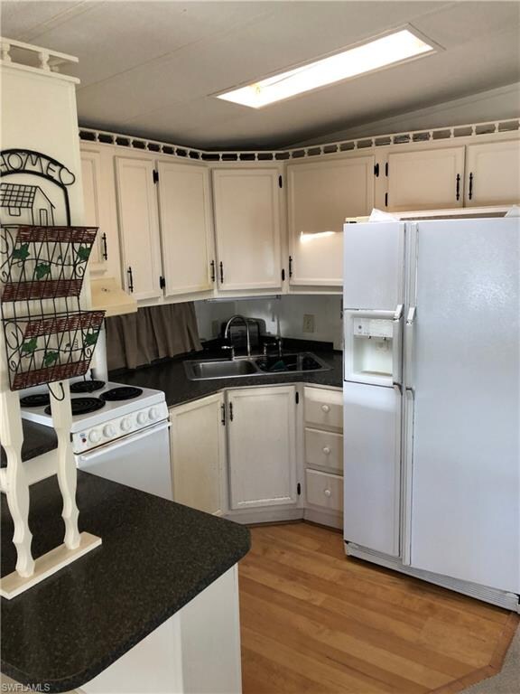 Clever Kitchen Design w/ Lots of Cabinet Space