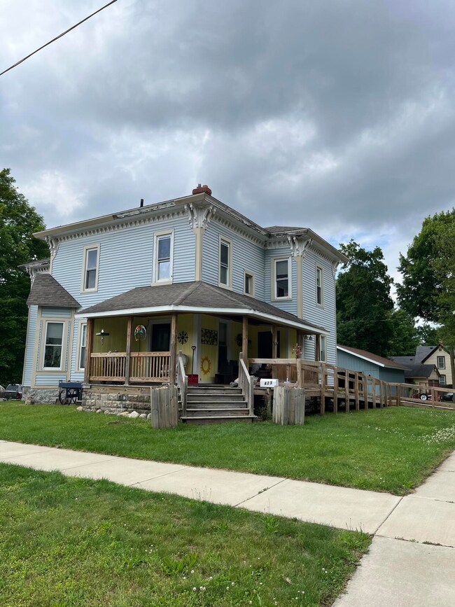 423 Oak St, Paw Paw, MI 49079 - photo 2