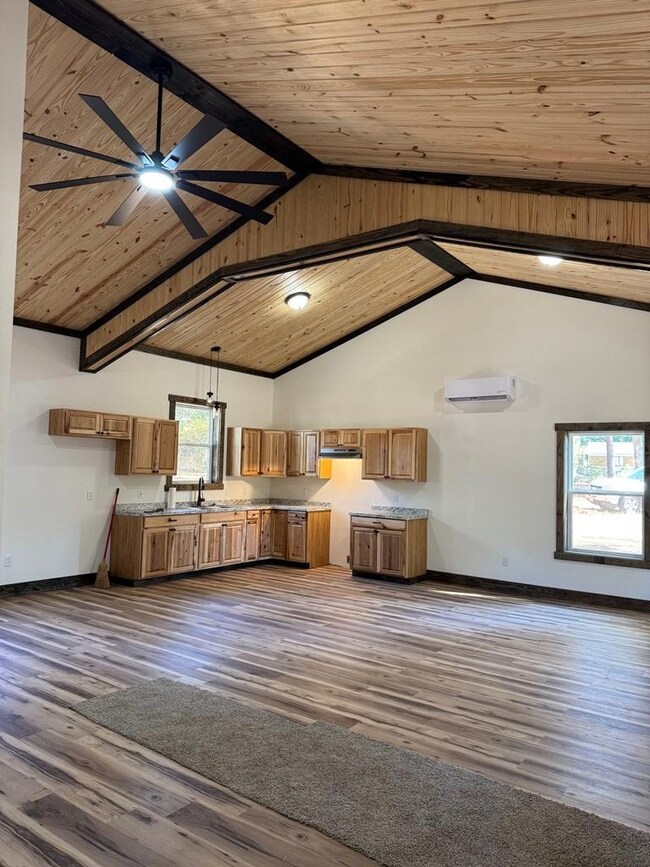 109 Lillian Ct, Opp, AL 36467 - photo 2