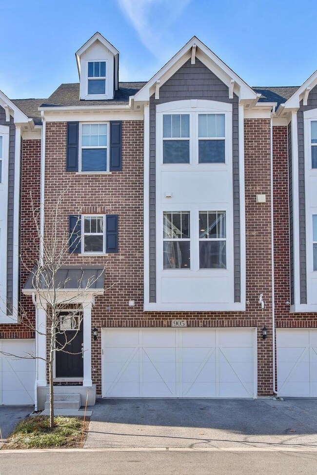 905 Coletta Cir, Naperville, IL 60563 - photo 2