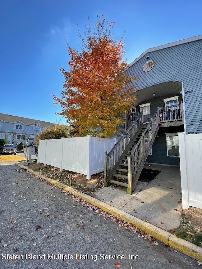 163 Pond Way unit A, Staten Island, NY 10303 - photo 2