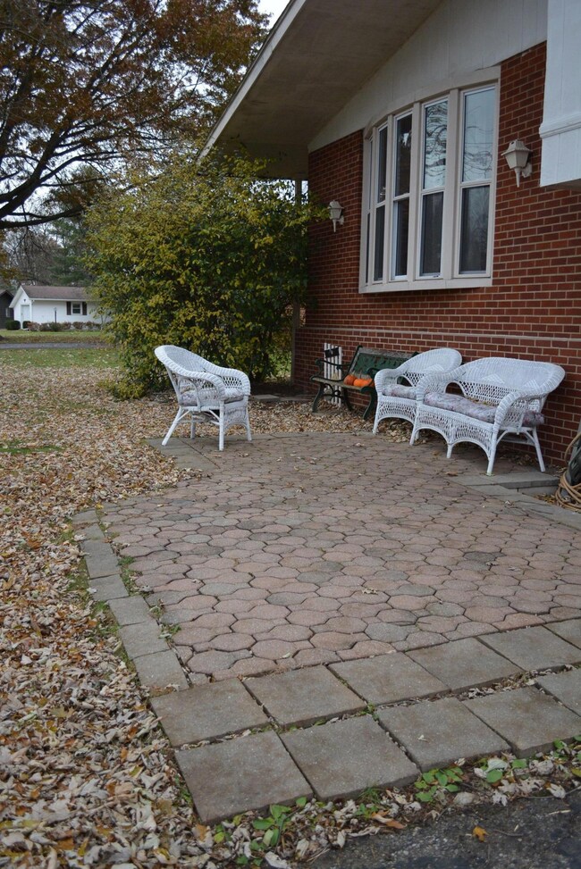 915 Sherwood Ave, Marysville, OH 43040 - photo 4