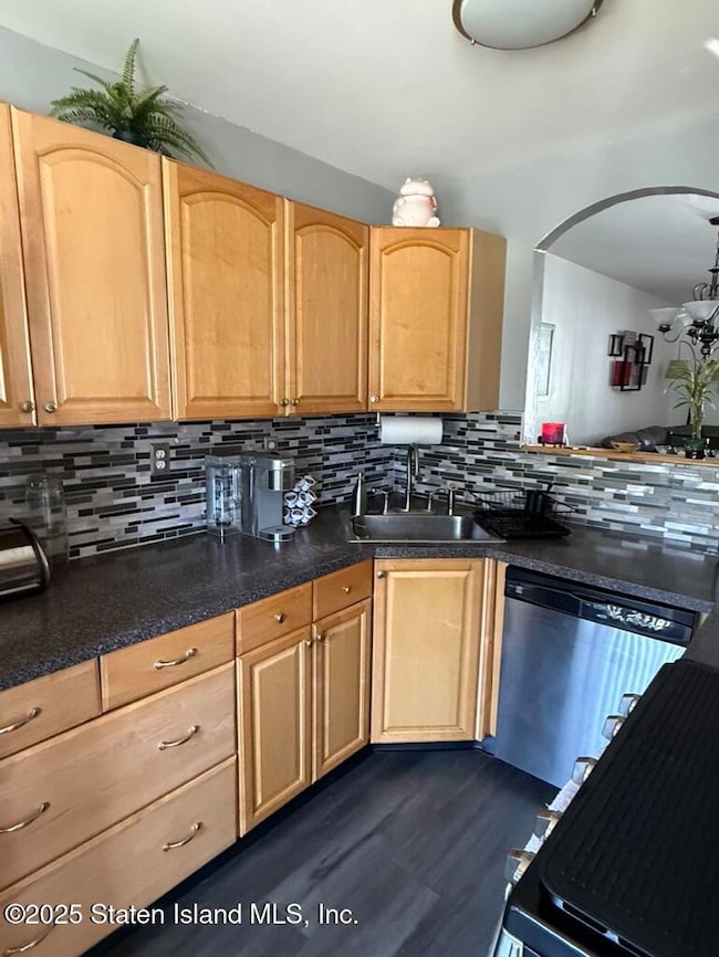 20 Country Ln, Staten Island, NY 10312 - photo 5