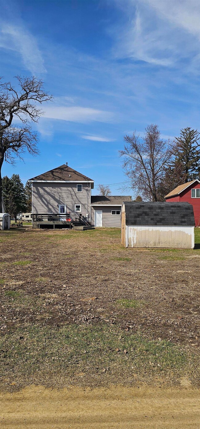 525 4th Ave W, Cresco, IA 52136 - photo 2