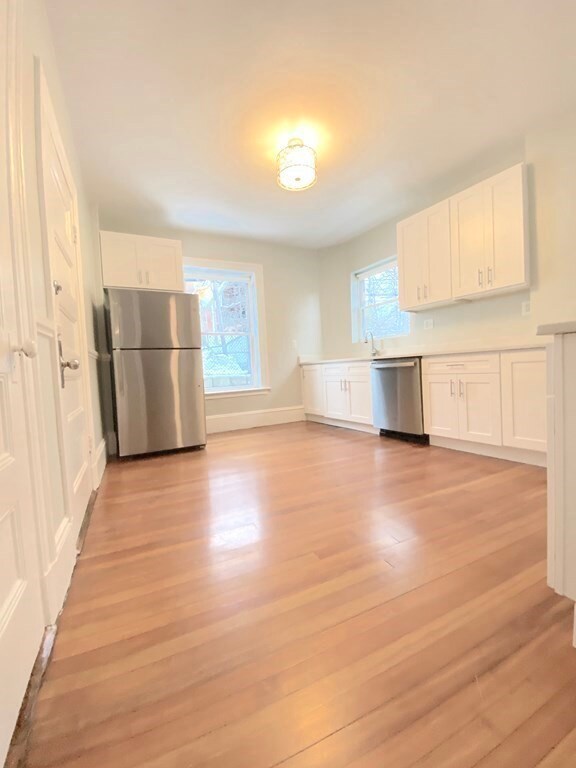116 Winthrop Rd unit 4, Brookline, MA 02445 - photo 2