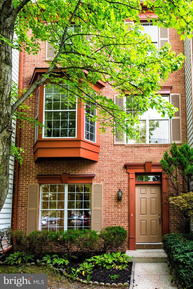 1177 Cypress Tree Place, Herndon, VA 20170 - photo 2