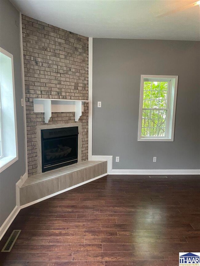 160 NW H St, Linton, IN 47441 - photo 2