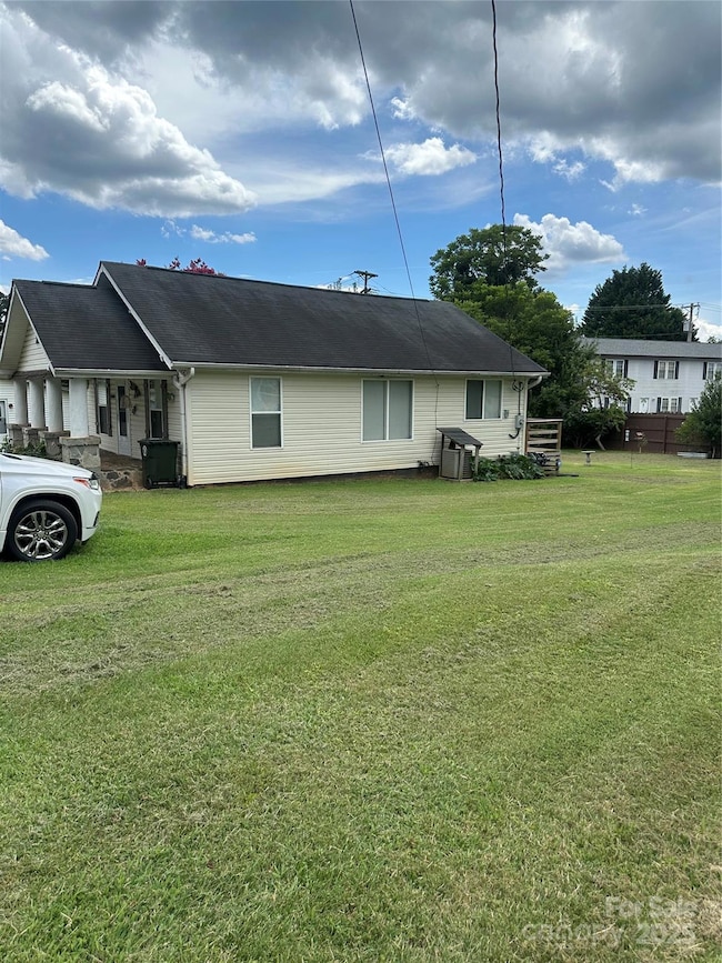 1208 N Davis Ave, Newton, NC 28658 - photo 7