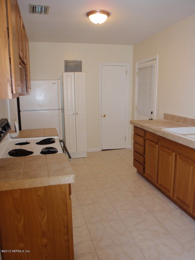 536 Laurina St, Jacksonville, FL 32216 - photo 7