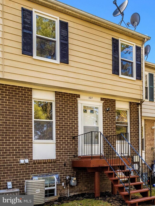 527 W Diamond Ave, Gaithersburg, MD 20877 - photo 2