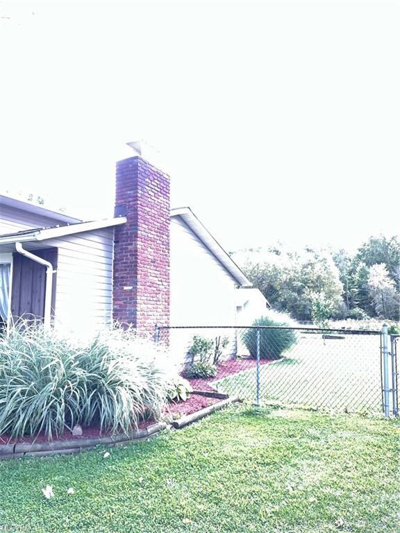 side of house access to back yard