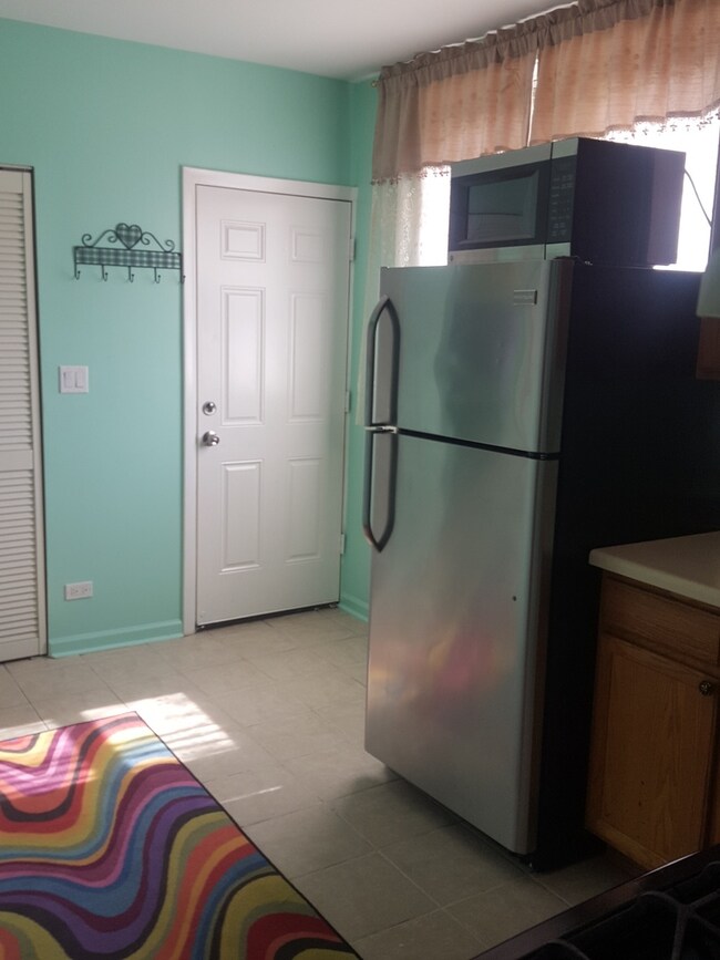 5543 W Barry Ave unit 1, Chicago, IL 60641 - photo 5