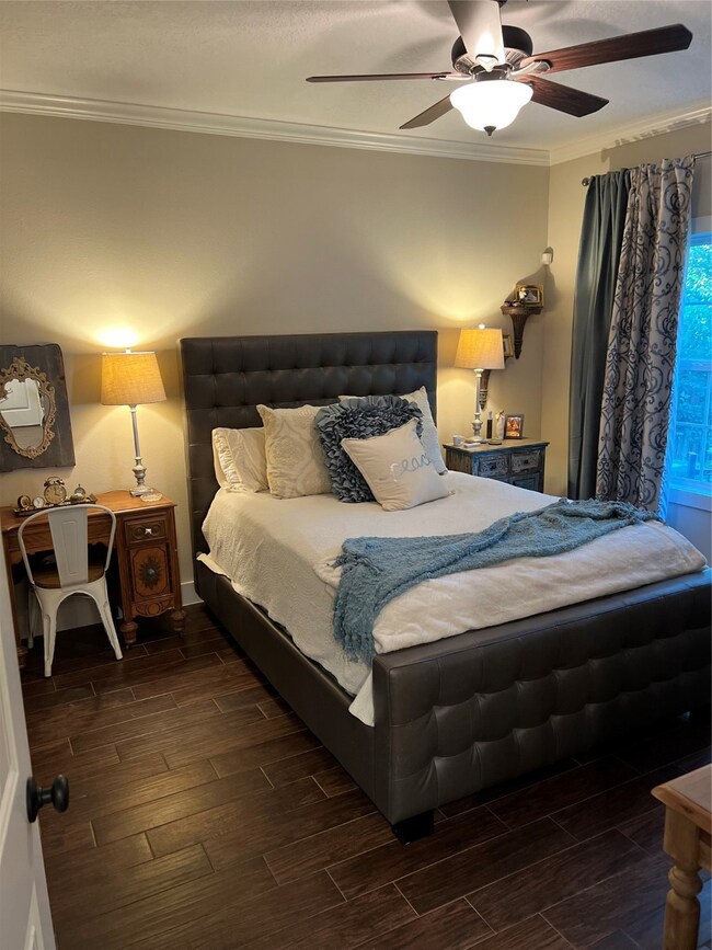 506 Clarence St, Tomball, TX 77375 - photo 7