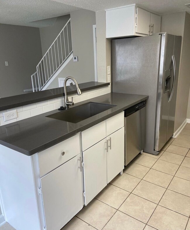 5630 Birchmont Dr unit C, Houston, TX 77091 - photo 2