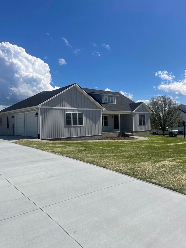 920 Milward Dr, Harrodsburg, KY 40330 - photo 2