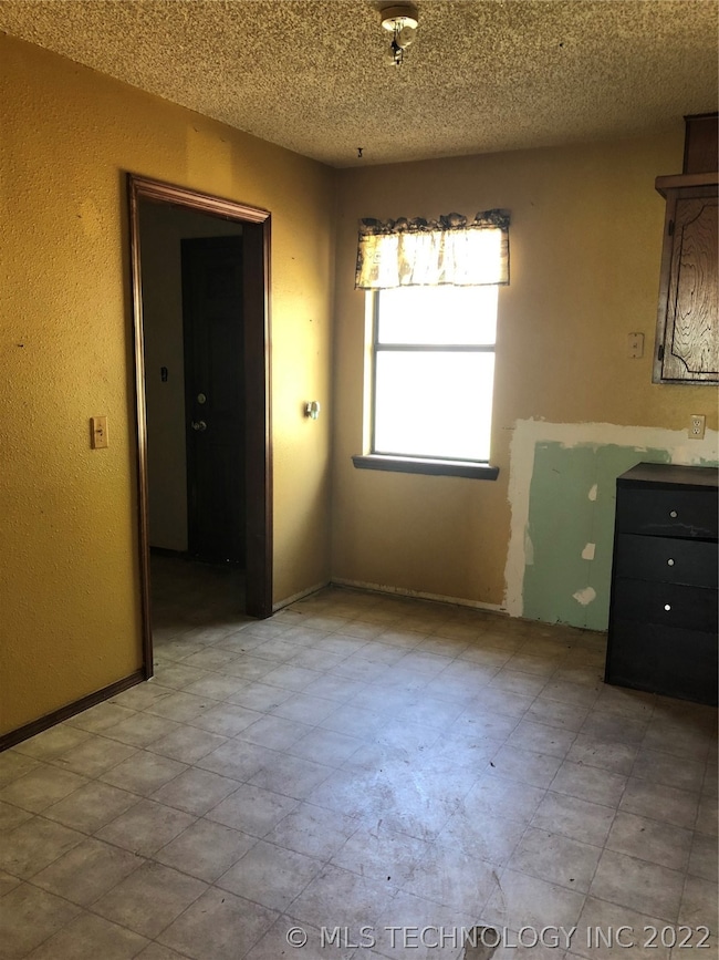 218 S Chestnut St, Copan, OK 74022 - photo 6