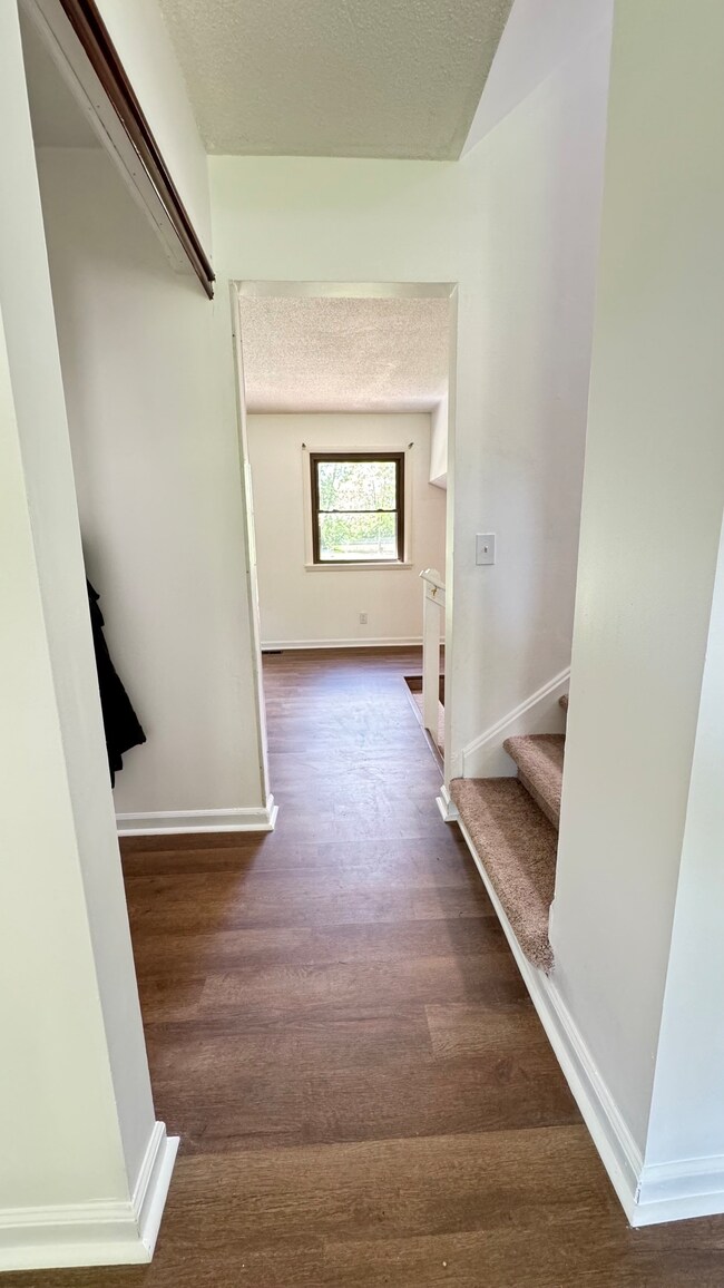 3390 Marilyn St, Columbus, IN 47203 - photo 4