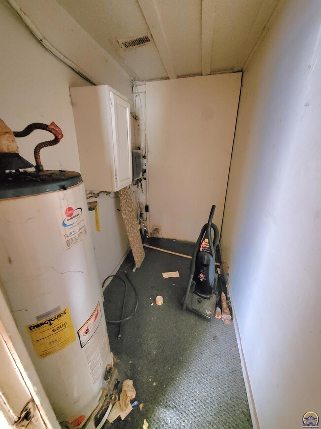 904 SE 33rd Terrace, Topeka, KS 66605 - photo 7