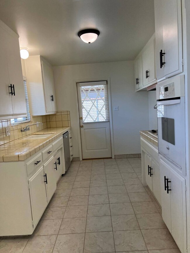 912 Monna Ave, Bakersfield, CA 93308 - photo 5