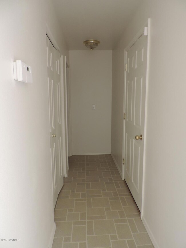 007-downstarishallway