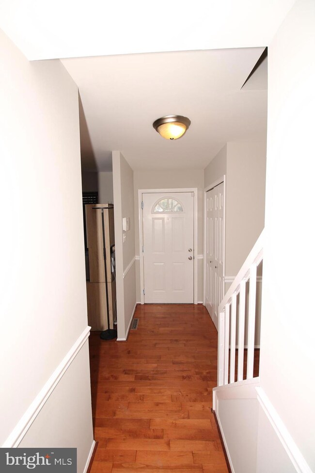 7315 Kerry Hill Ct, Columbia, MD 21045 - photo 2