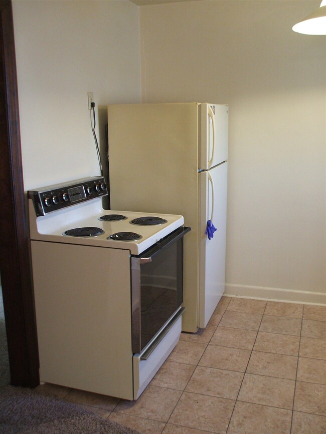 911 W Votaw St, Portland, IN 47371 - photo 7