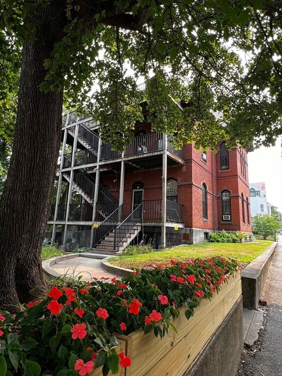 8 Claremont St unit 2B, Worcester, MA 01610 - photo 5