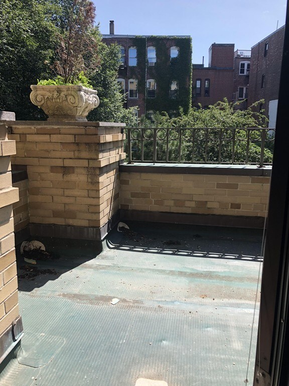7 Henchman St unit 302, Boston, MA 02113 - photo 5