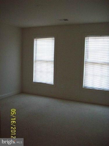 25705 Summerbank Ct, Chantilly, VA 20152 - photo 7