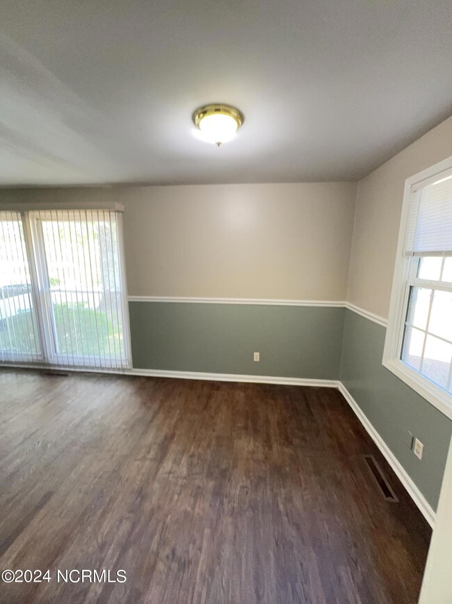 402 Dogwood Ln, Jacksonville, NC 28540 - photo 5