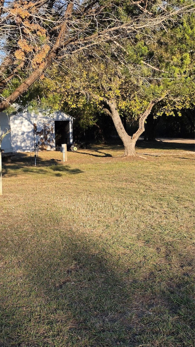 106 Port St, Whitney, TX 76692 - photo 2