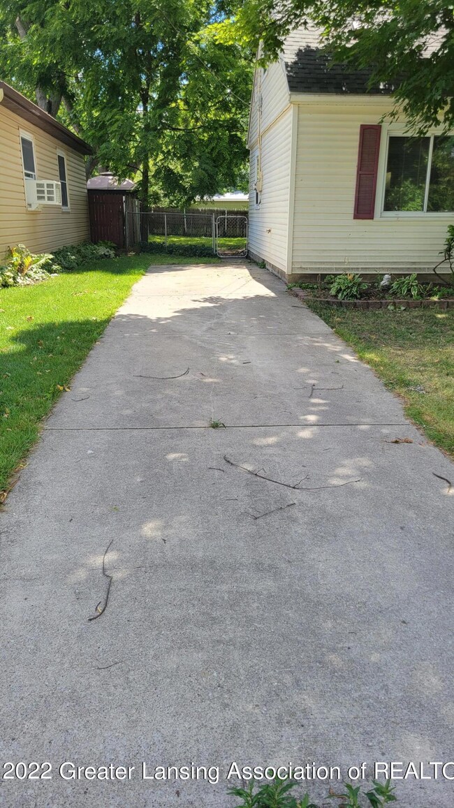 106 E Rouse St, Lansing, MI 48910 - photo 3