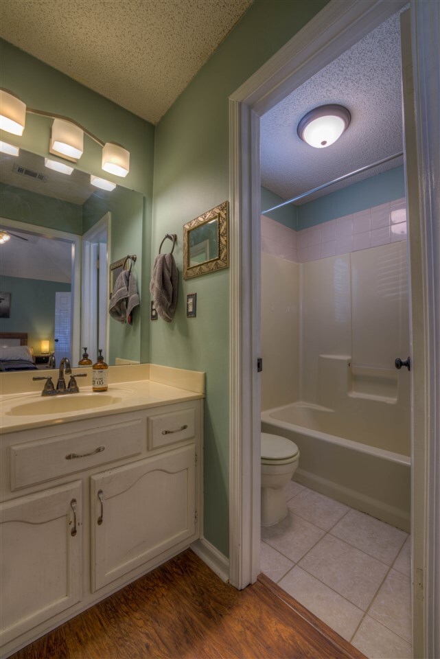 1215 Breezy Gate Dr, Cordova, TN 38018 - photo 5